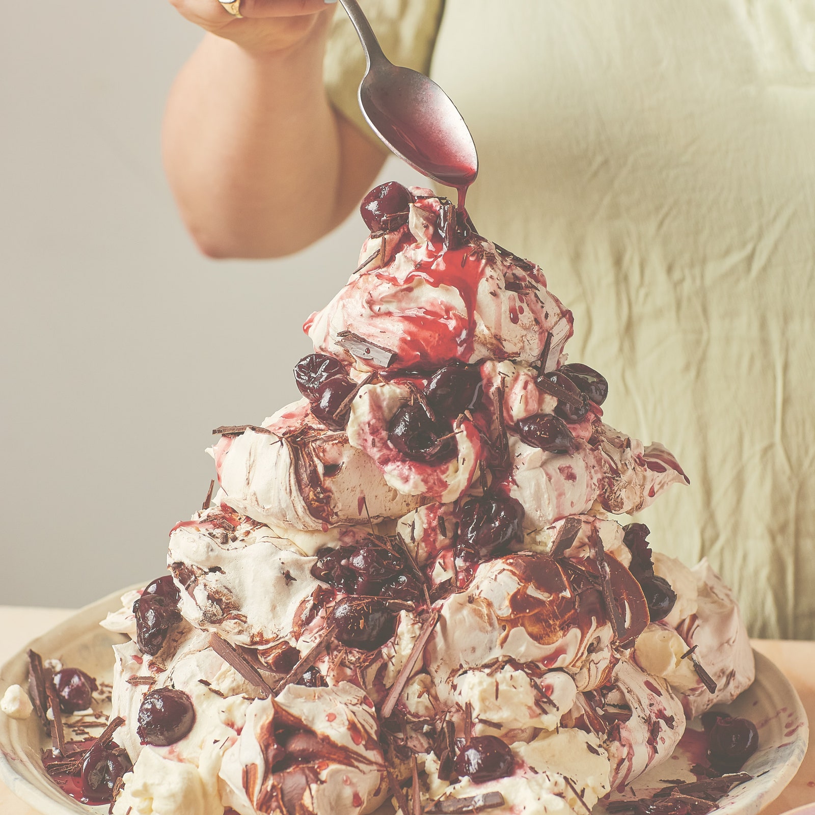 Chocolate and cherry meringue